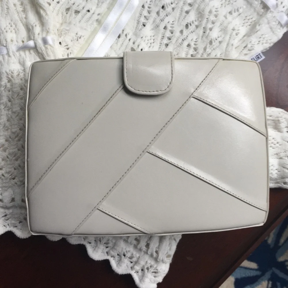 Vintage 90s leather box clutch excellent condition